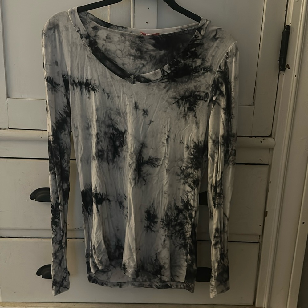 Like new pink lily long shirt looks really cute with leggings.